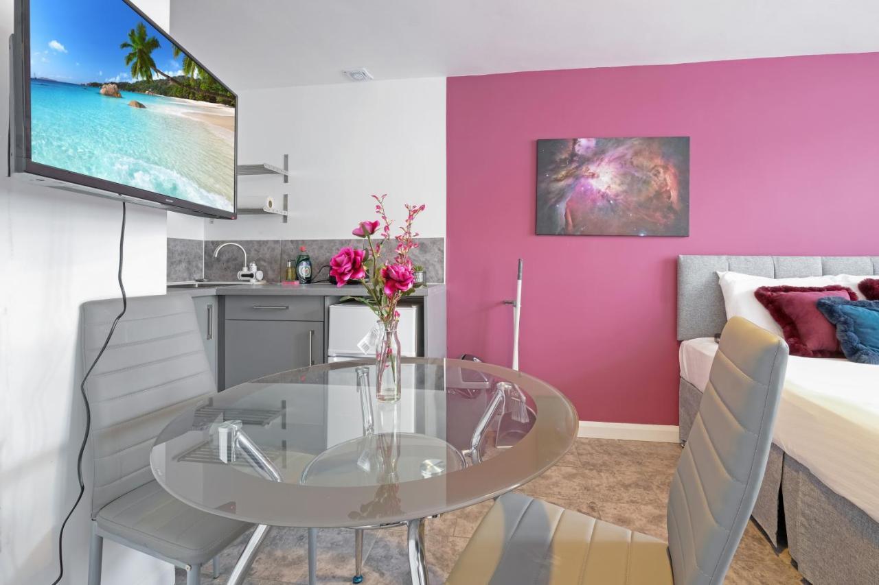 Fernbank Studios Sudbury Hill Harrow Self-Contained Studios With En-Suite Wembley Dış mekan fotoğraf