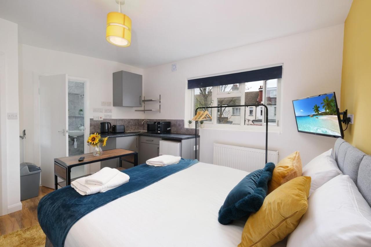 Fernbank Studios Sudbury Hill Harrow Self-Contained Studios With En-Suite Wembley Dış mekan fotoğraf