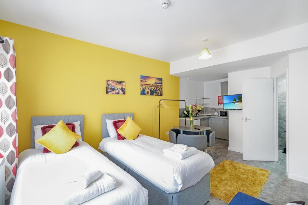 Fernbank Studios Sudbury Hill Harrow Self-Contained Studios With En-Suite Wembley Dış mekan fotoğraf
