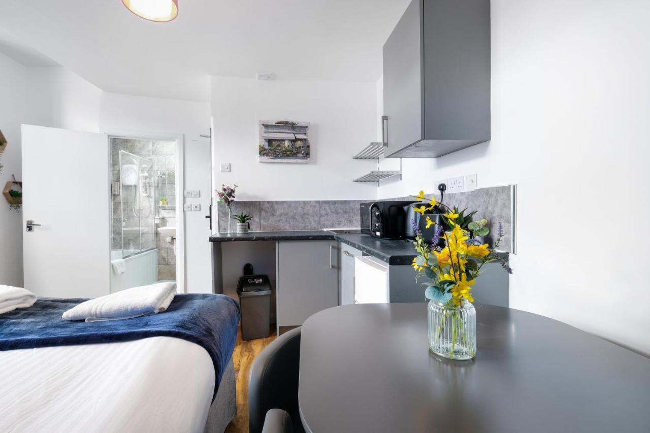 Fernbank Studios Sudbury Hill Harrow Self-Contained Studios With En-Suite Wembley Dış mekan fotoğraf