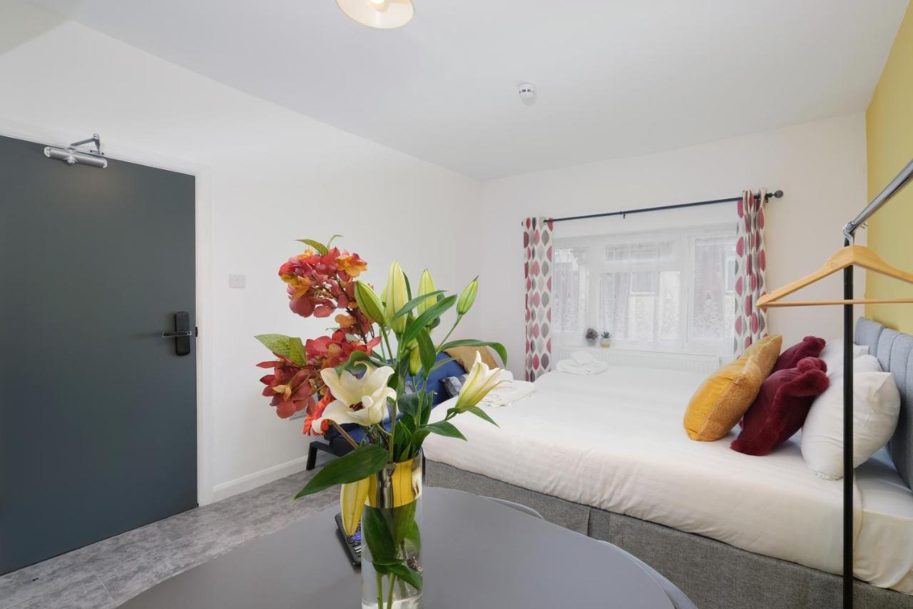 Fernbank Studios Sudbury Hill Harrow Self-Contained Studios With En-Suite Wembley Dış mekan fotoğraf